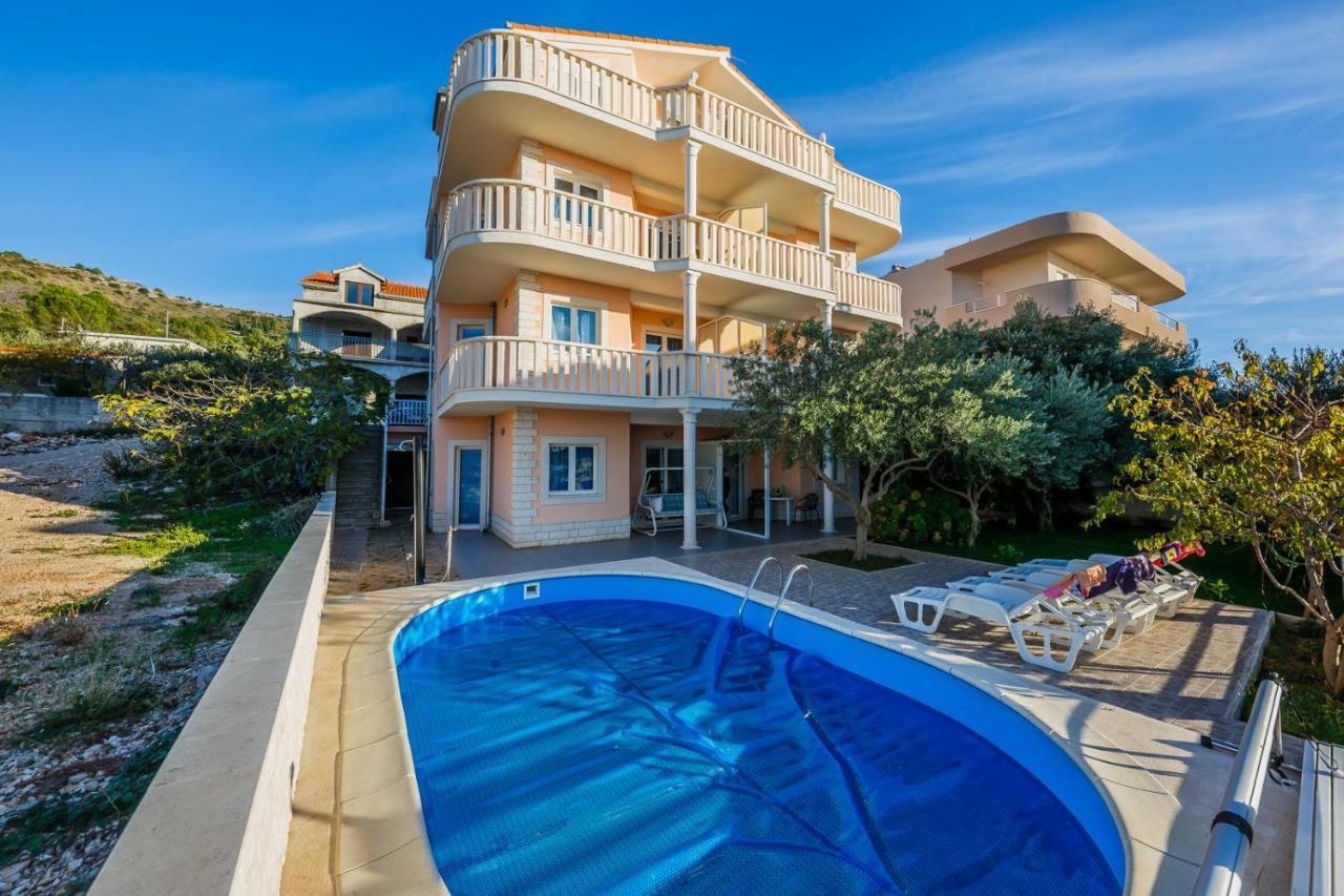 Apartamenty Z Basenem Ilja โรกอซนิซา ภายนอก รูปภาพ